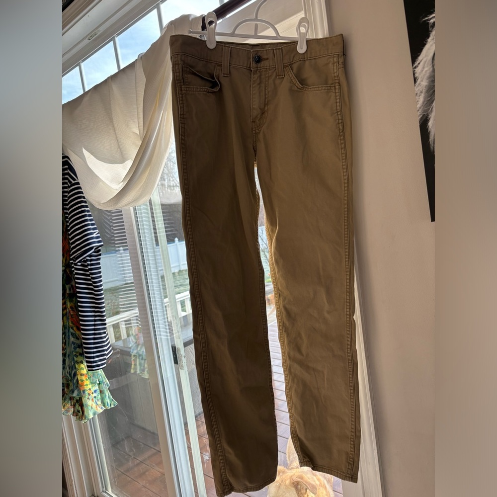 Men’s Levi Khaki pants
